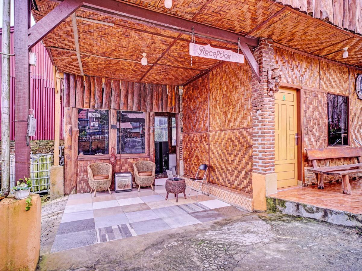 Oyo 90209 Dk Singarimbun Berastagi Homestay Ngoại thất bức ảnh
