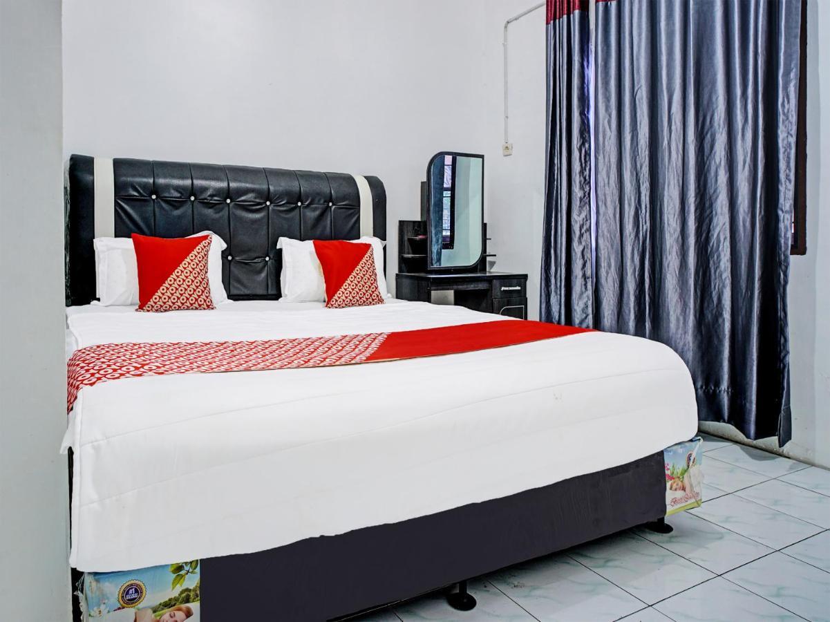 Oyo 90209 Dk Singarimbun Berastagi Homestay Ngoại thất bức ảnh