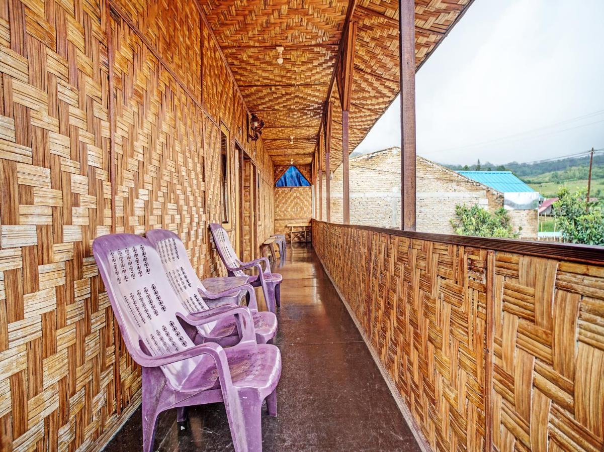Oyo 90209 Dk Singarimbun Berastagi Homestay Ngoại thất bức ảnh