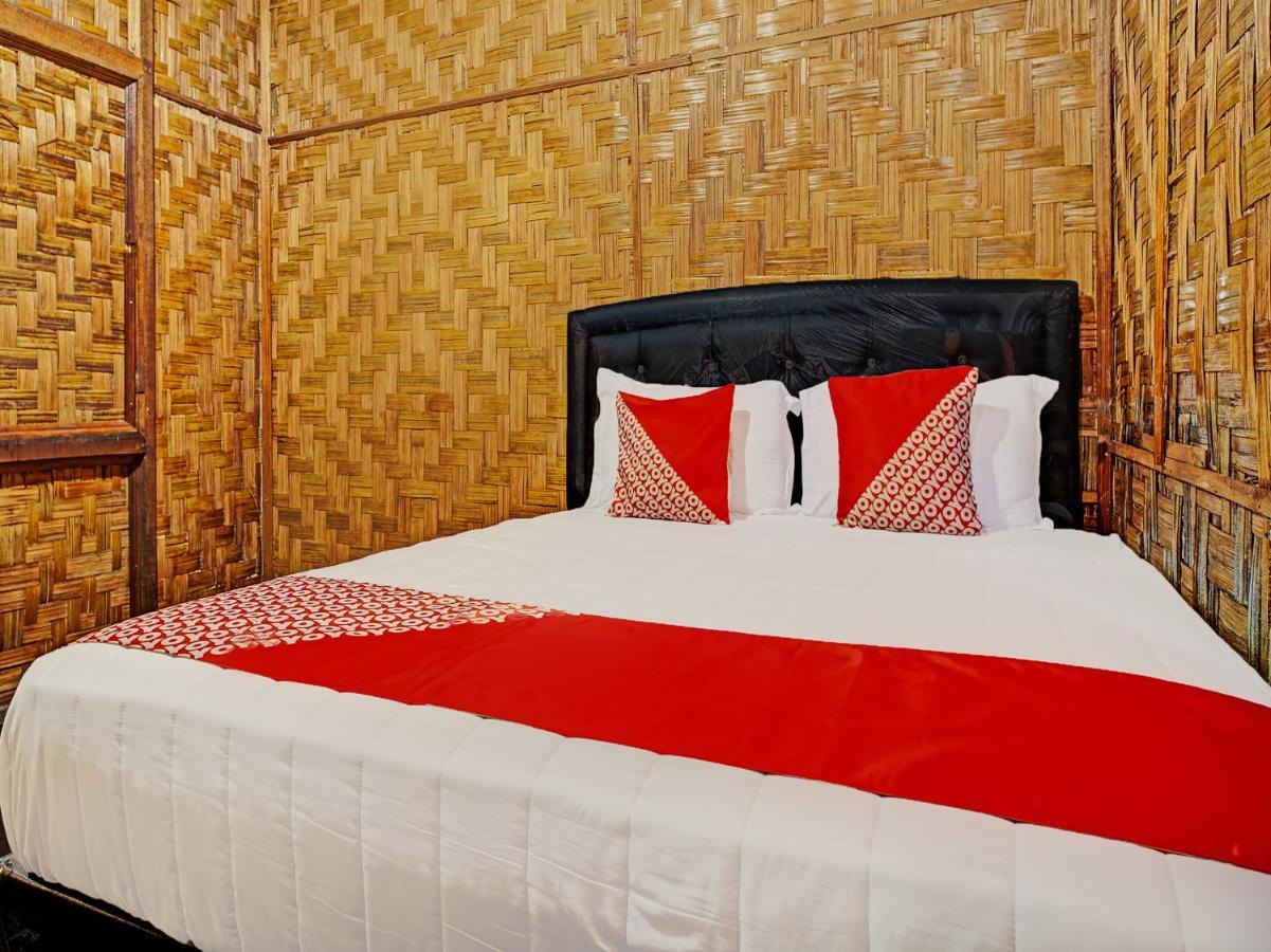 Oyo 90209 Dk Singarimbun Berastagi Homestay Ngoại thất bức ảnh