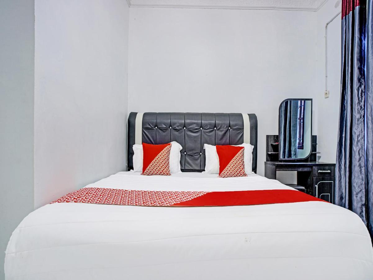 Oyo 90209 Dk Singarimbun Berastagi Homestay Ngoại thất bức ảnh