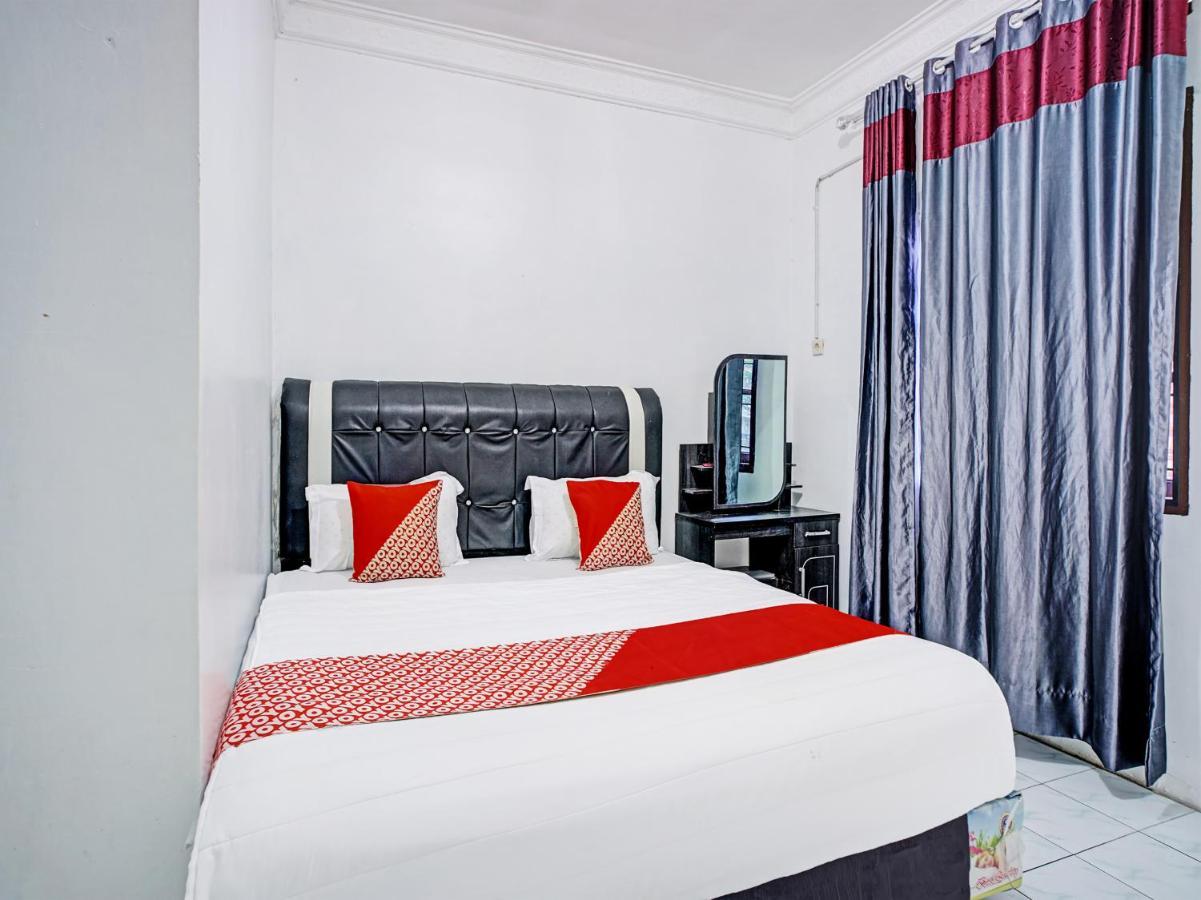 Oyo 90209 Dk Singarimbun Berastagi Homestay Ngoại thất bức ảnh